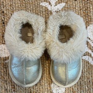 Cat & Jack Goldish/Silver and Cream Kids Slippers